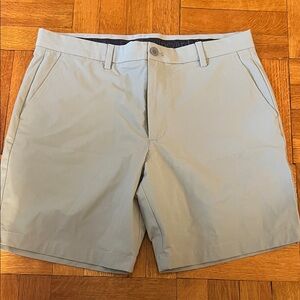 Vineyard Vines men’s performance shorts size 34 waist